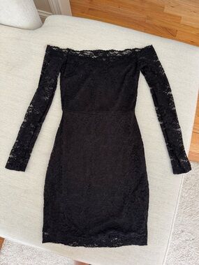 Black Off-Shoulder Lace Bodycon Dress
